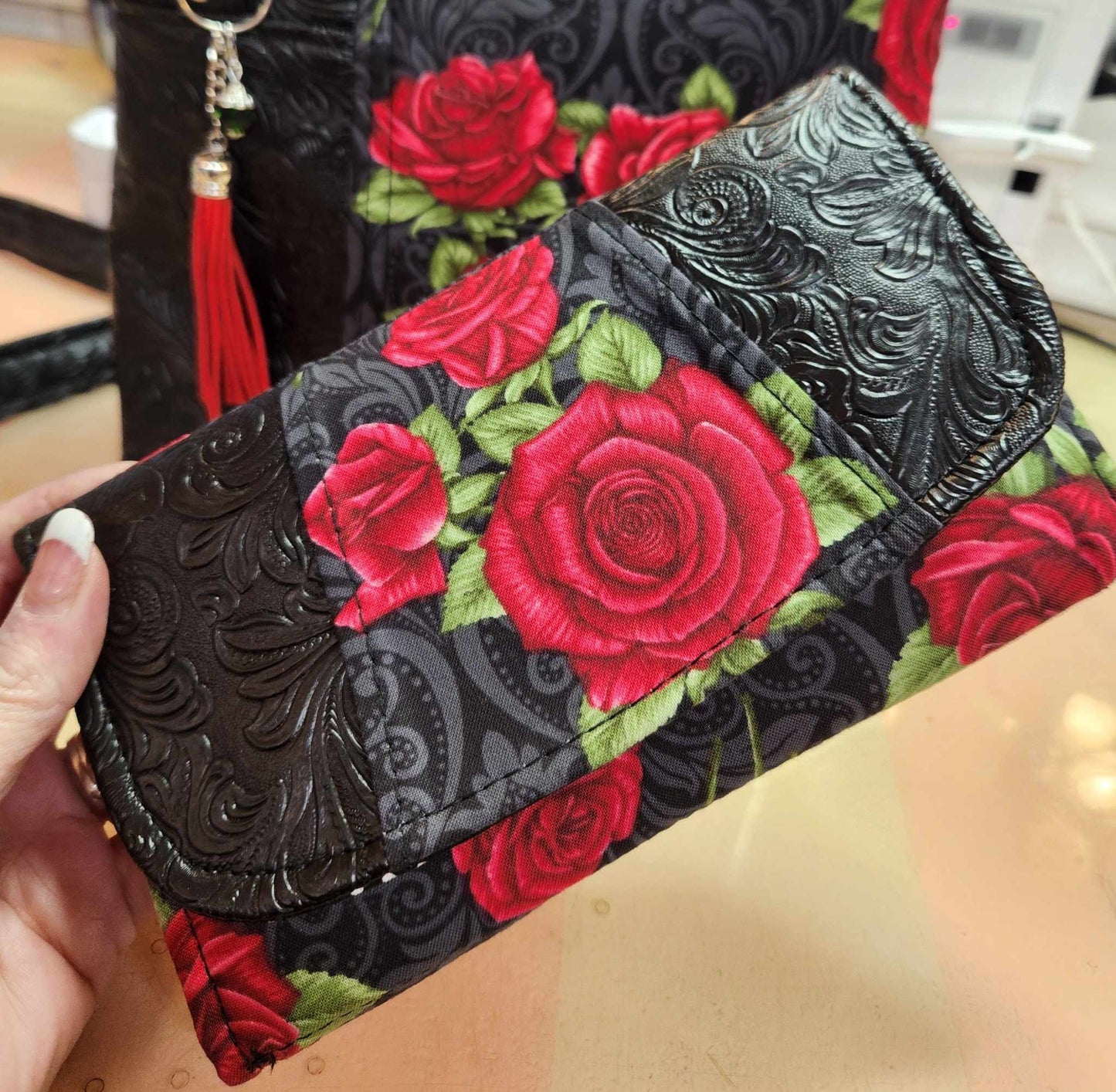 Red Roses Accordion Wallet