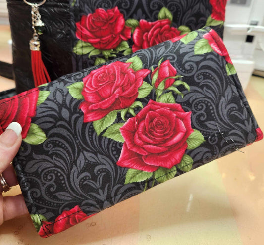 Red Roses Accordion Wallet