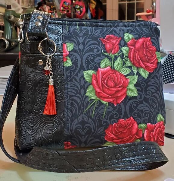 Red Roses Scrolls Crossbody Bag