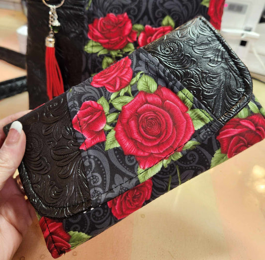 Red Roses Accordion Wallet