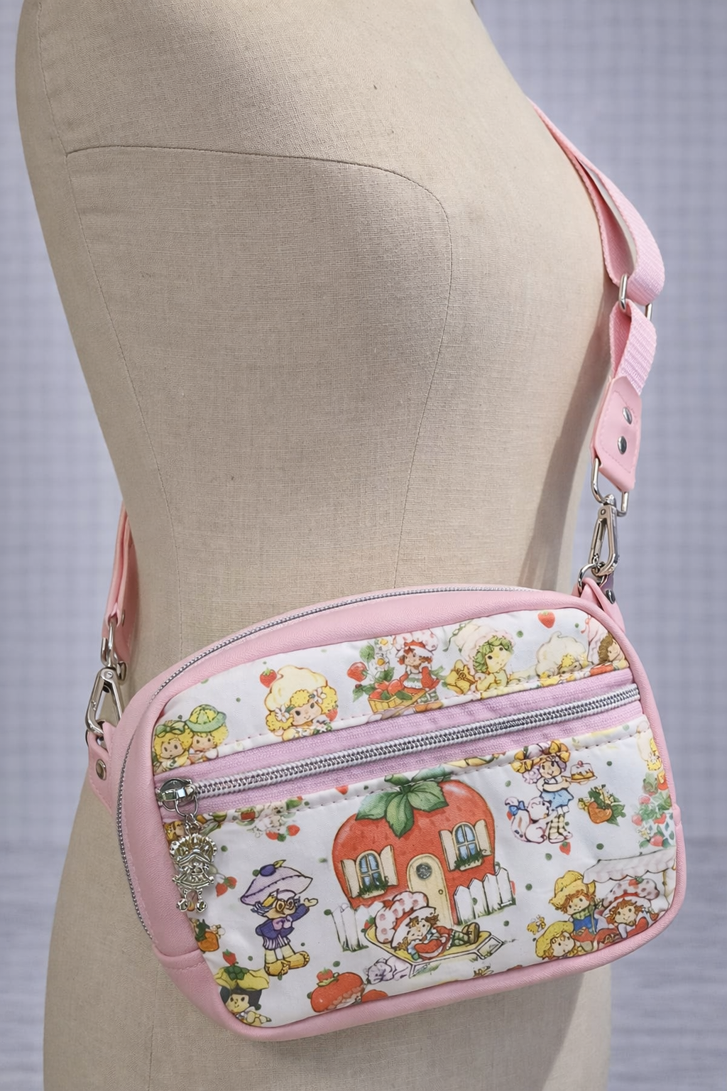 Scented Option! Strawberry Friends, Small Sling, Fanny, Hip Pack