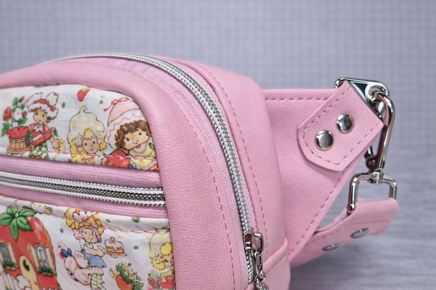 Scented Option! Strawberry Friends, Small Sling, Fanny, Hip Pack