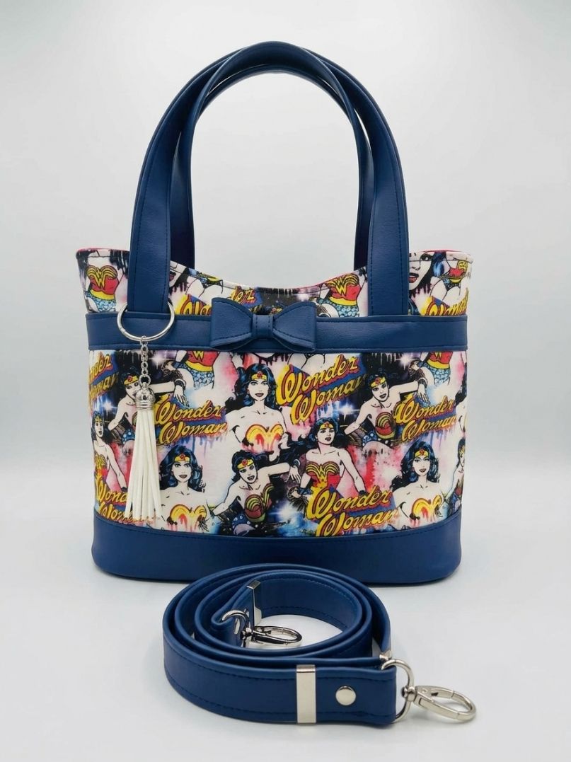 Wonder Woman Bow Front Handbag